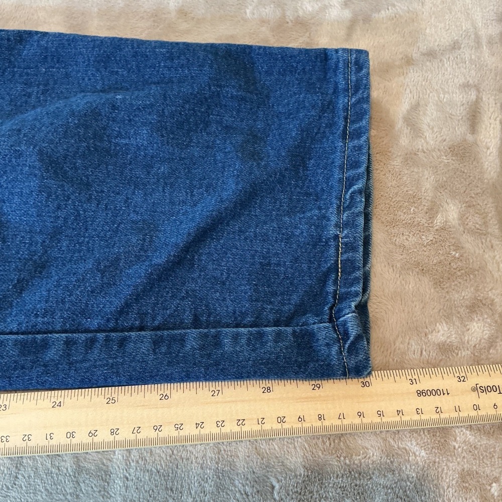 Wrangler Mens Regular Fit Blue Jeans 38x32 Medium Wash Denim 85900DW - Picture 2 of 11